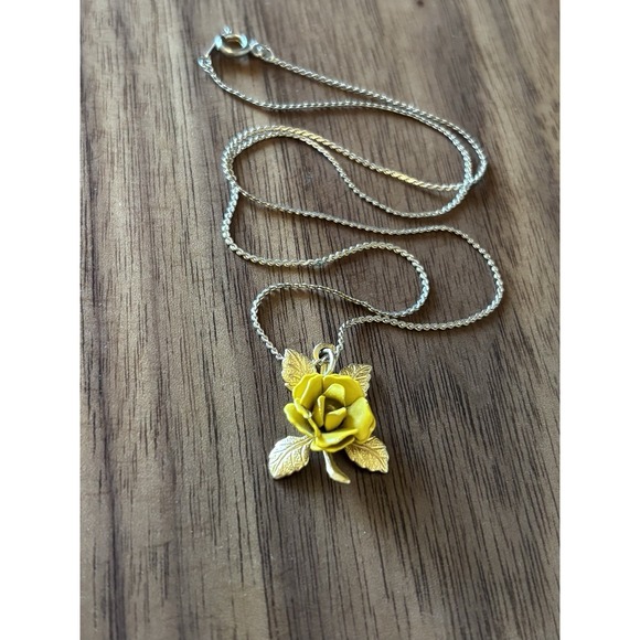 Jewelry - Vintage Yellow Rose Necklace